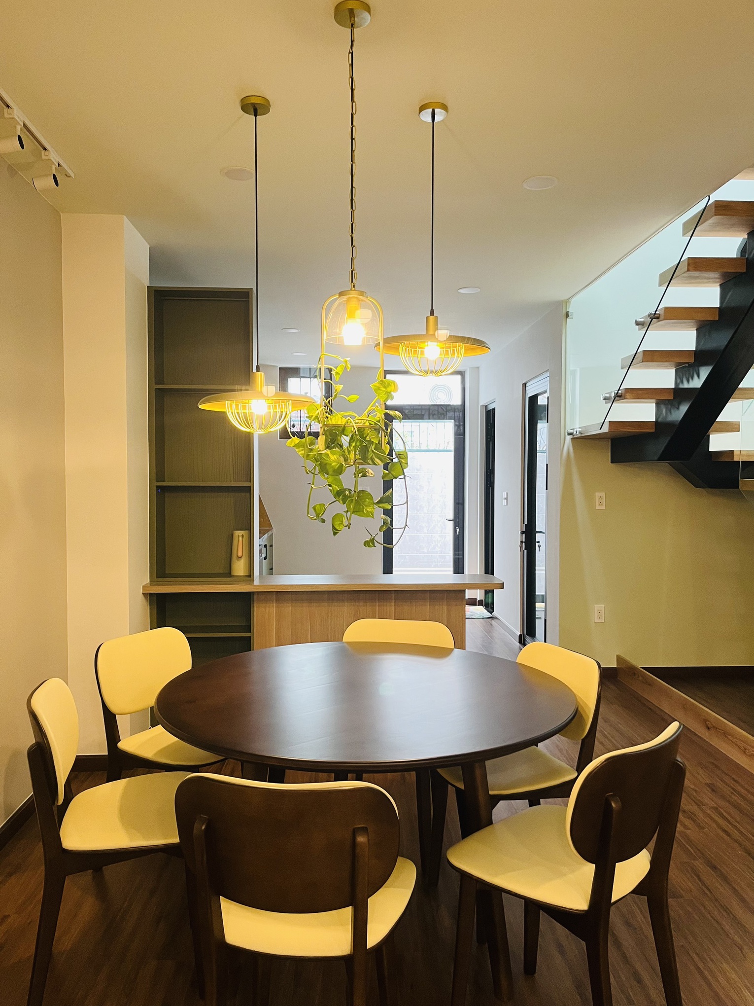 Bàn ăn gỗ Tần Bì