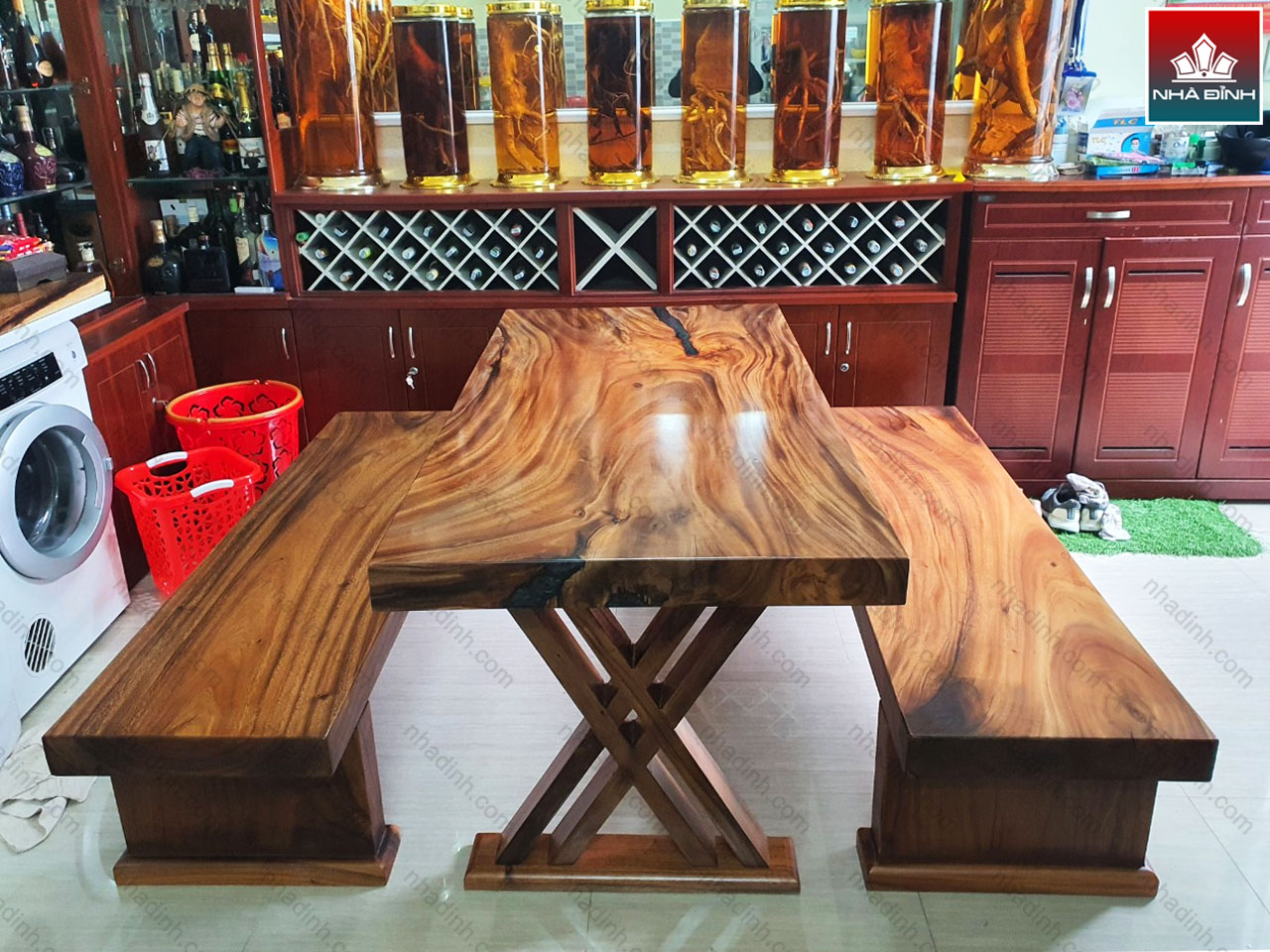 Bàn ăn gỗ Me Tây nguyên khối