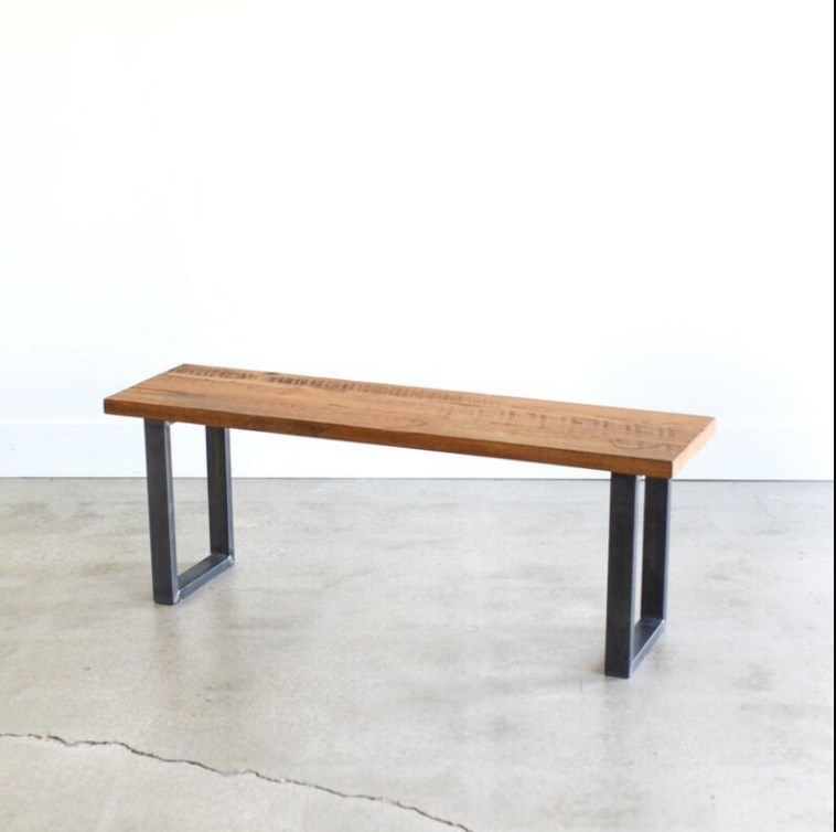 Mẫu ghế được làm từ chất liệu gỗ Sồi với phần chân sắt sơn tĩnh điện vô cùng bắt mắt, mang đến sự mãn nhãn khi sử dụng