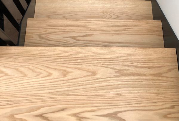 cầu thang gỗ sồi