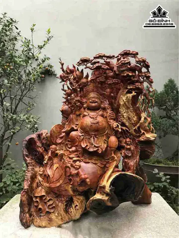 Tượng Phật Di Lặc đứng gốc Tùng gỗ Sụn Hương Tượng Phật Di Lặc đứng gốc Tùng gỗ Sụn Hương