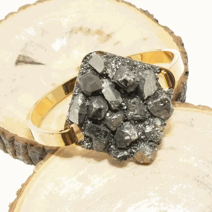 Đá Pyrite (Đá Vàng Găm)