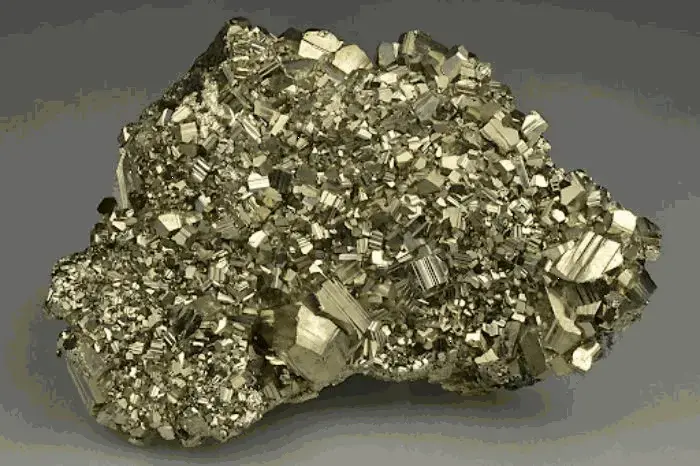 Đá Pyrite (Đá Vàng Găm)