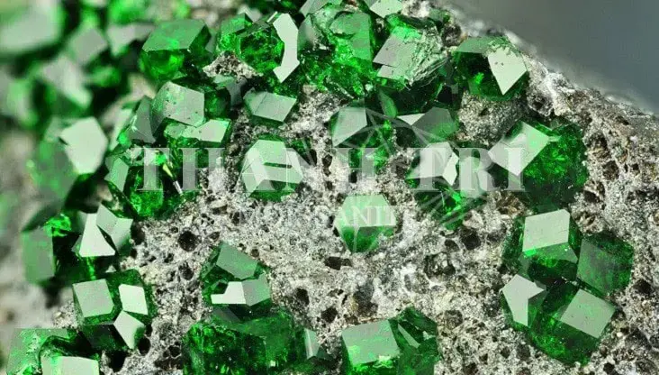 đá Emerald