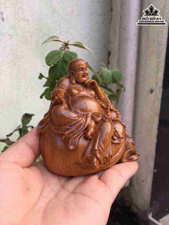 Tuong-Phat-Di-Lac-Hoan-Hy-De-Xe-Go-Dep