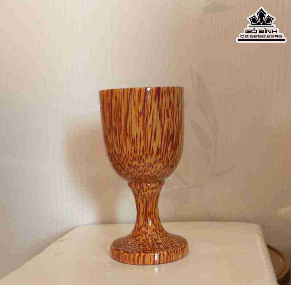 Ly-Uong-Ruou-Go-Dua-10-Chiec