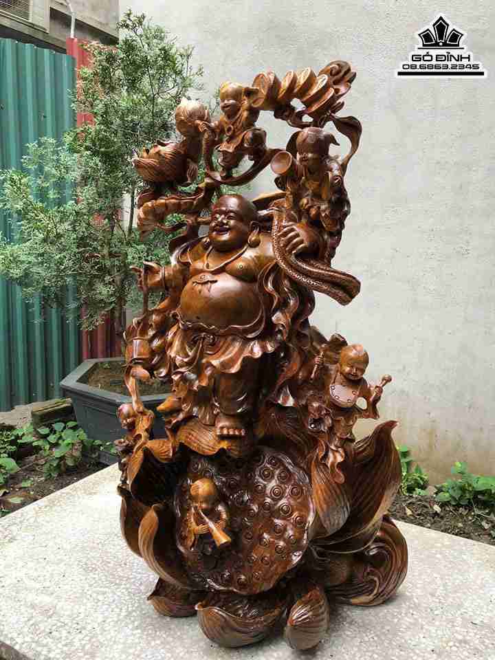 Tuong-Phat-Di-Lac-Dung-Dai-Sen-Go-Bach-Xanh