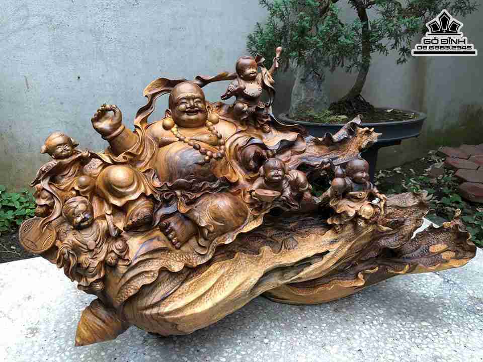 Tuong-Phat-Di-Lac-Ngoi-Bap-Cai-Go