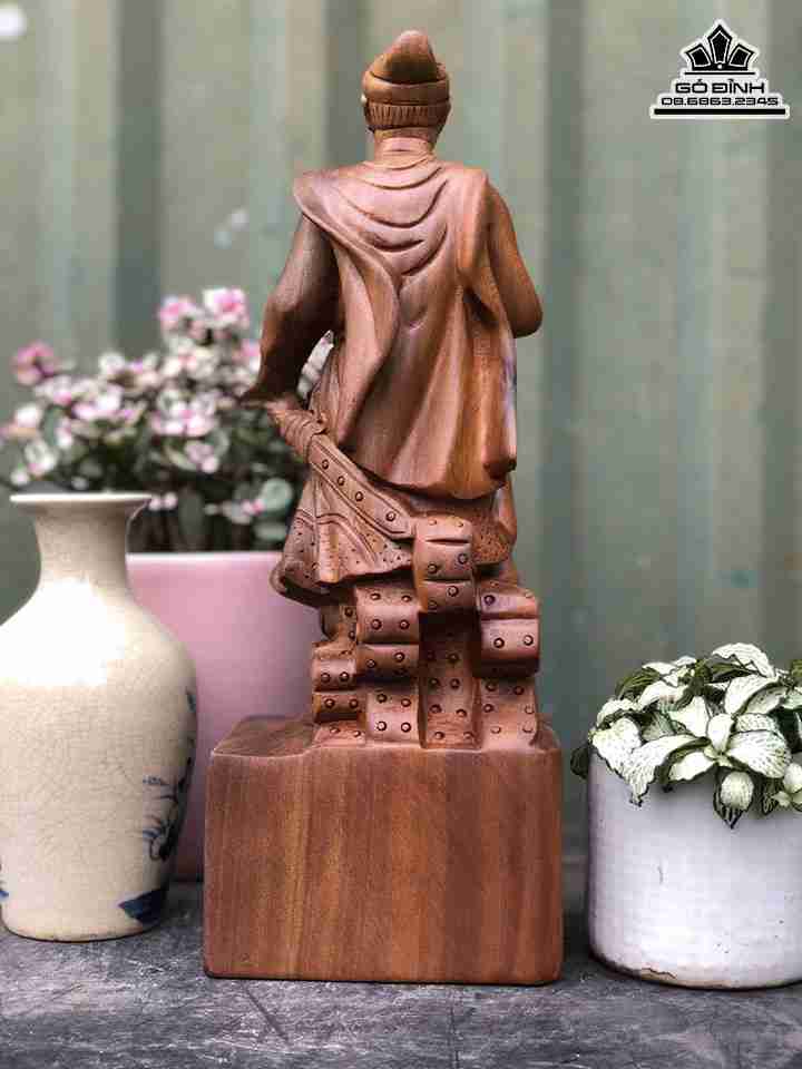 Tuong-Tran-Quoc-Tuan-Go-Bach-Xanh