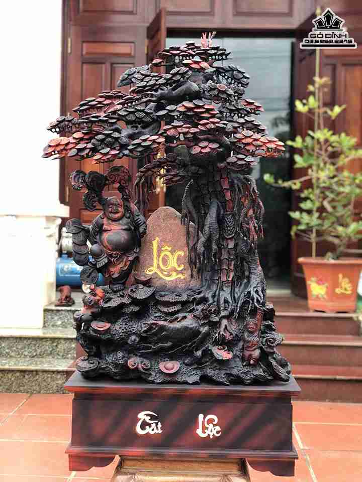 Tuong-Phat-Di-Lac-Dung-Goc-Tung-Om-Da-Go-Trac