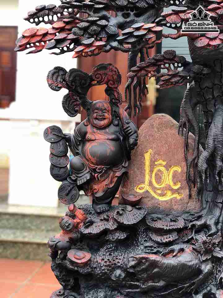 Tuong-Phat-Di-Lac-Dung-Goc-Tung-Om-Da-Go-Trac-2