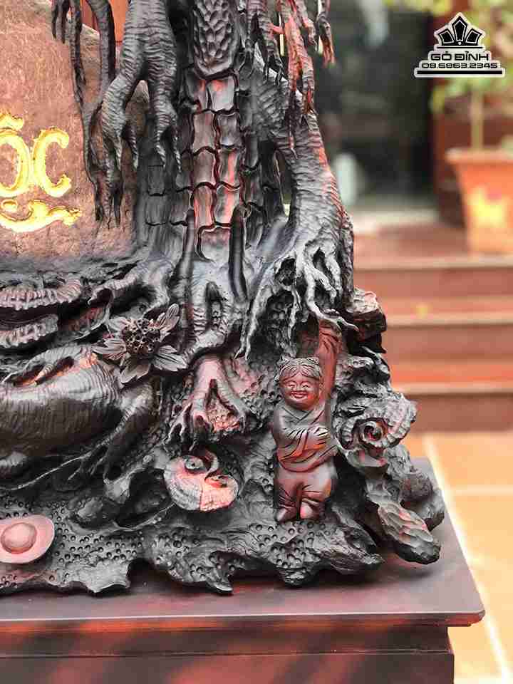 Tuong-Phat-Di-Lac-Dung-Goc-Tung-Om-Da-Go-Trac-4