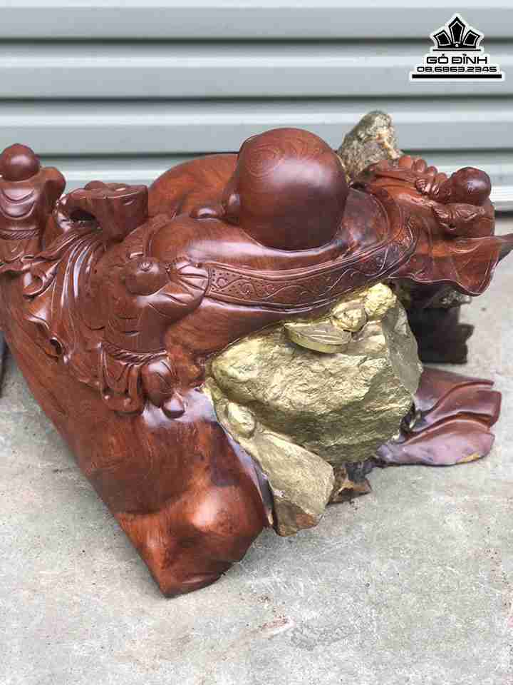 Tuong-Go-Phat-Di-Lac-Tam-Phuc-Om-Da-Go-Huong