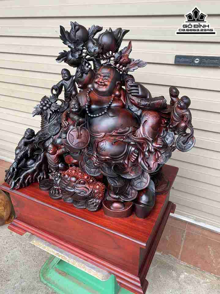 Tuong-Phat-Di-Lac-Ngoi-Ngu-Phuc-Go-Dep