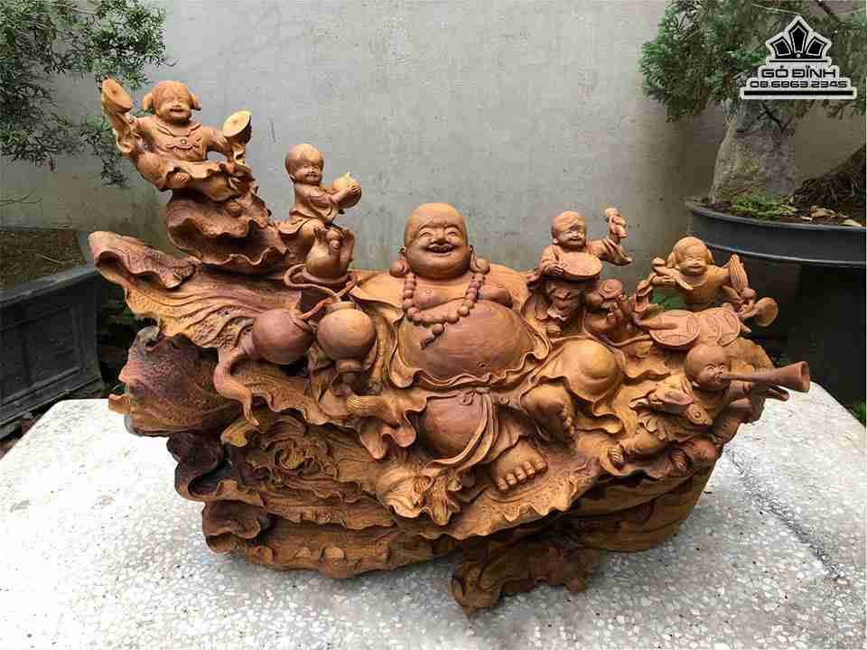 Tuong-Phat-Di-Lac-Ngoi-Bap-Cai-Go-Sun-Bach-Xanh