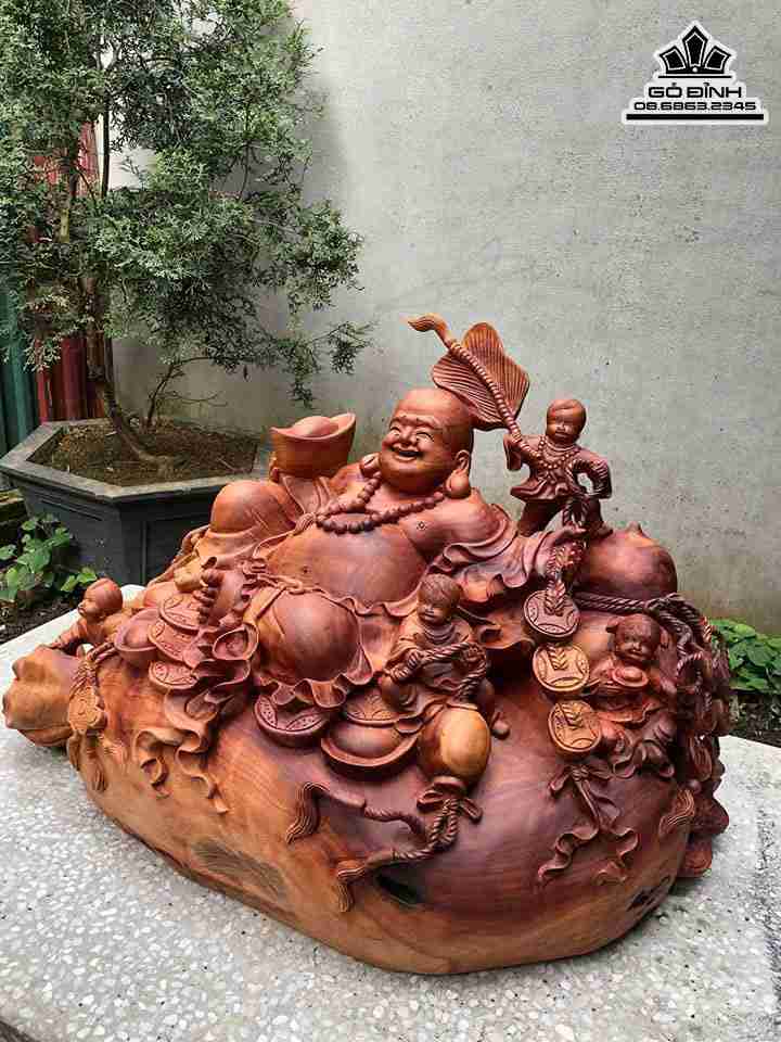 Tuong-Phat-Di-Lac-Ngoi-Tai-Loc-Go