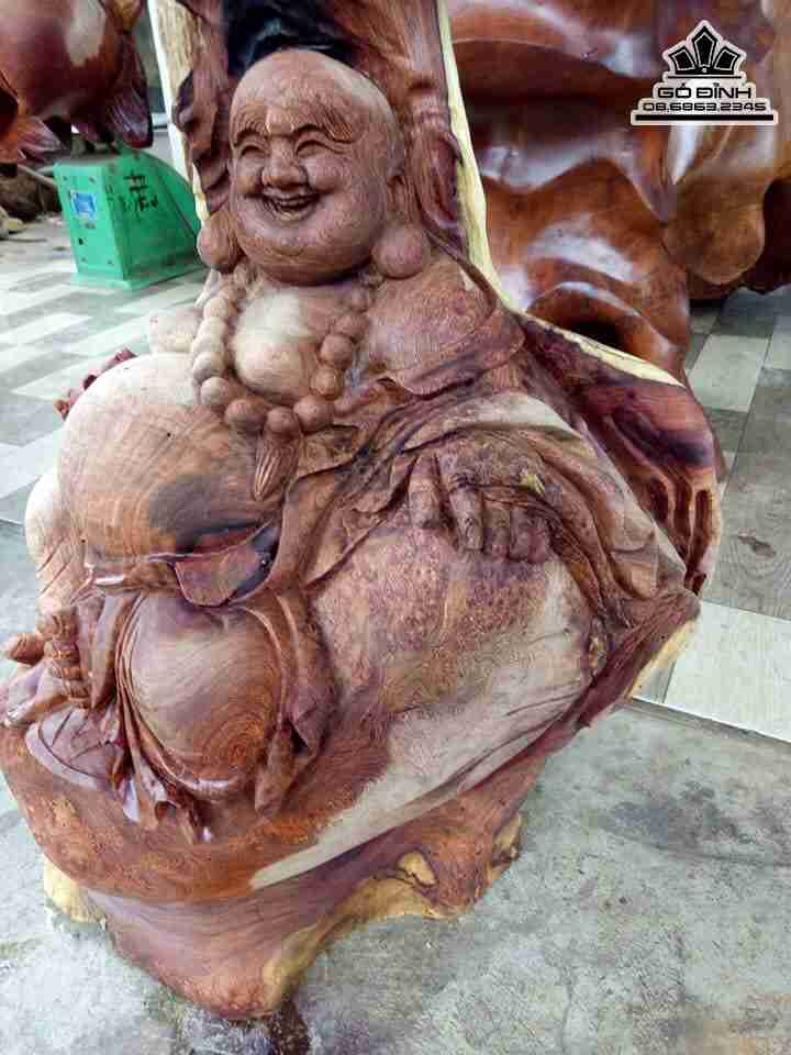 Tuong-Phat-Di-Lac-Ngoi-Goc-Dao-Go-Nu-Huong