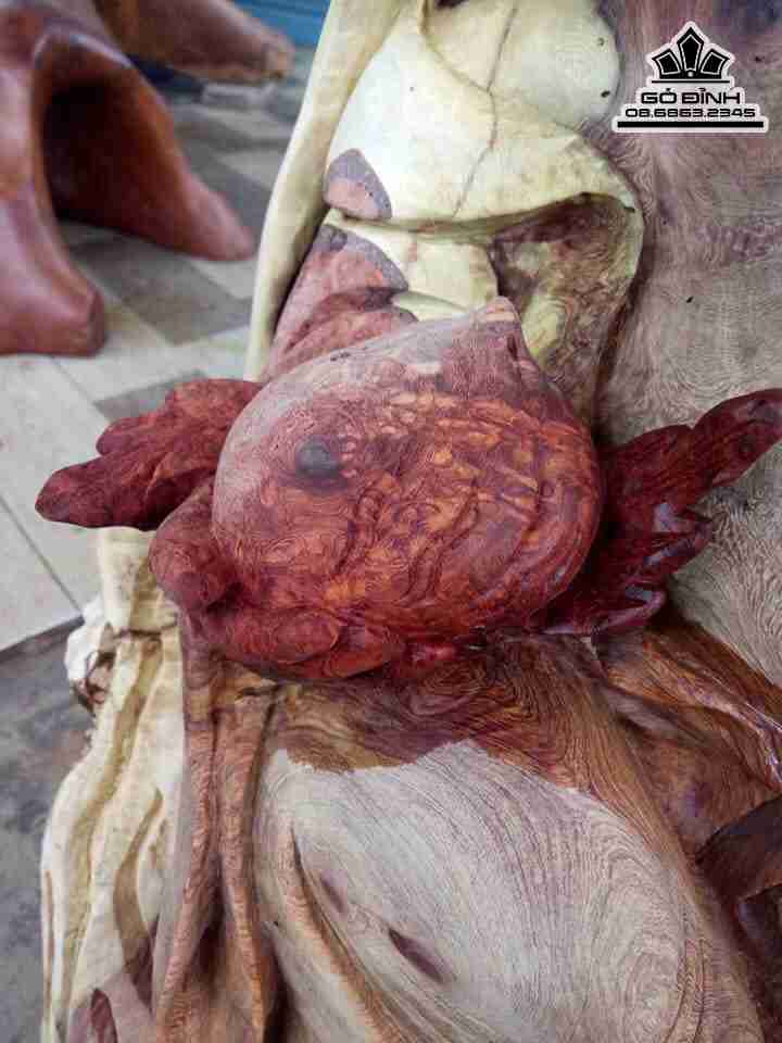 Tuong-Phat-Di-Lac-Ngoi-Goc-Dao-Go