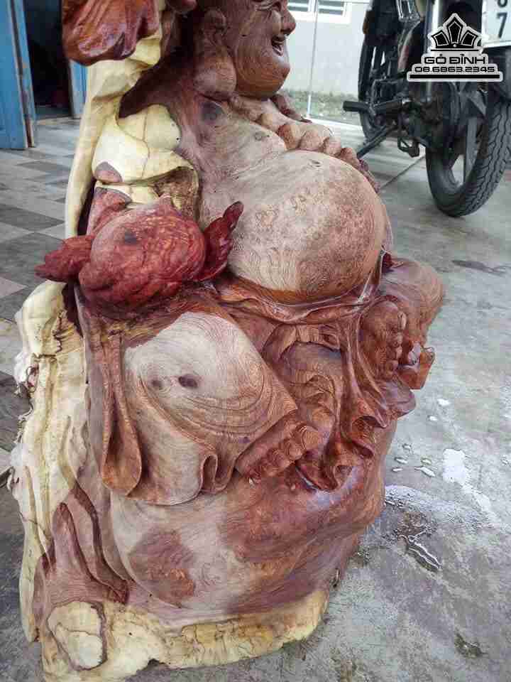 Tuong-Phat-Di-Lac-Ngoi-Goc-Dao-Go-Nu-Huong