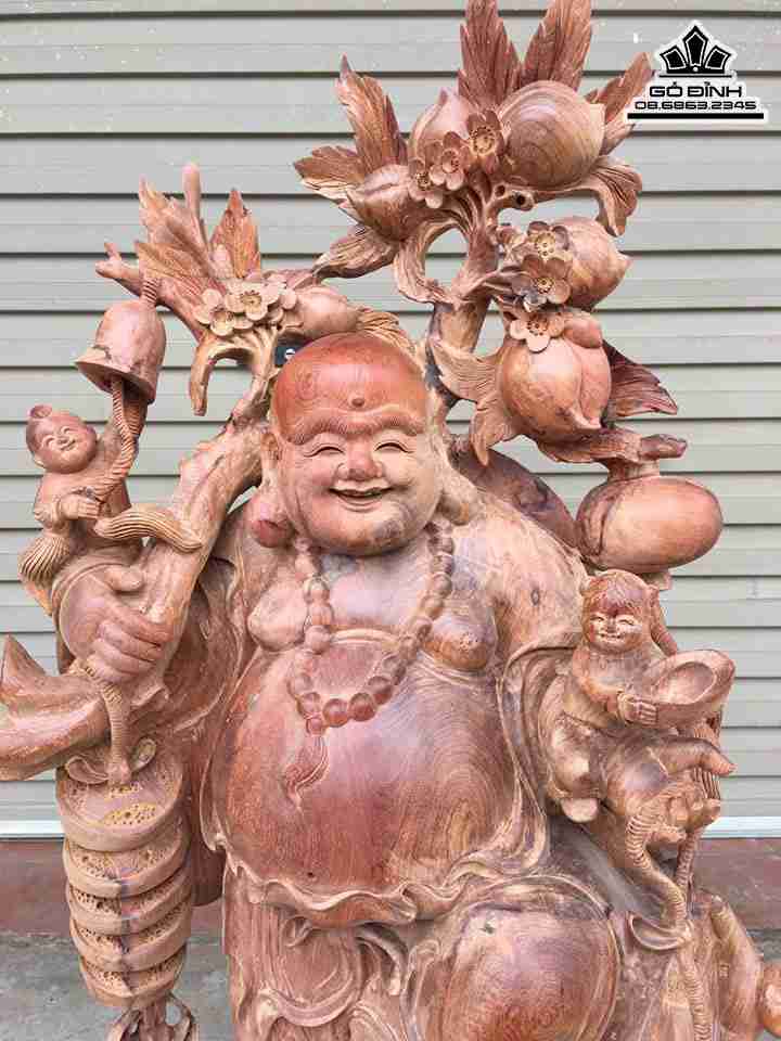 Tuong-Phat-Di-Lac-Ngoi-Goc-Tung-Go