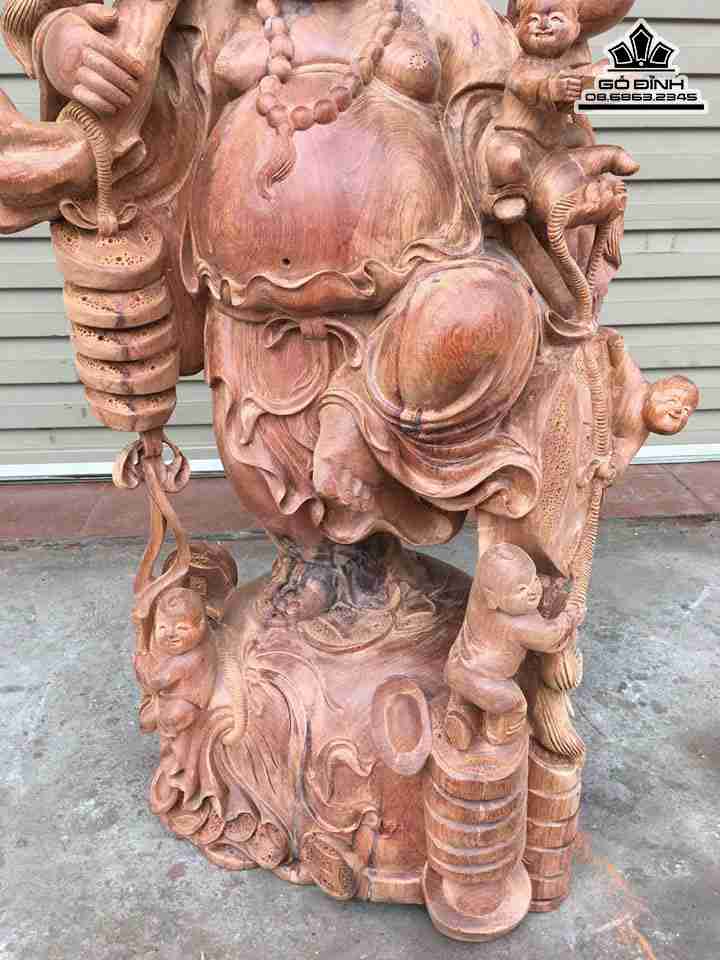 Tuong-Phat-Di-Lac-Ngoi-Goc-Tung-Go-Huong