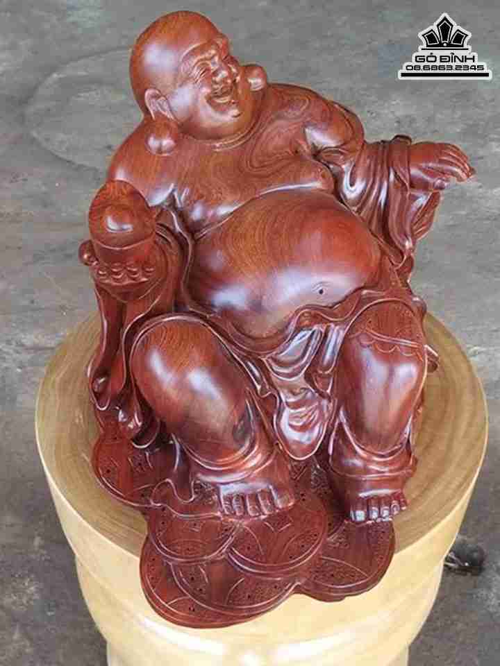 Tuong-Phat-Di-Lac-Ngoi-Go