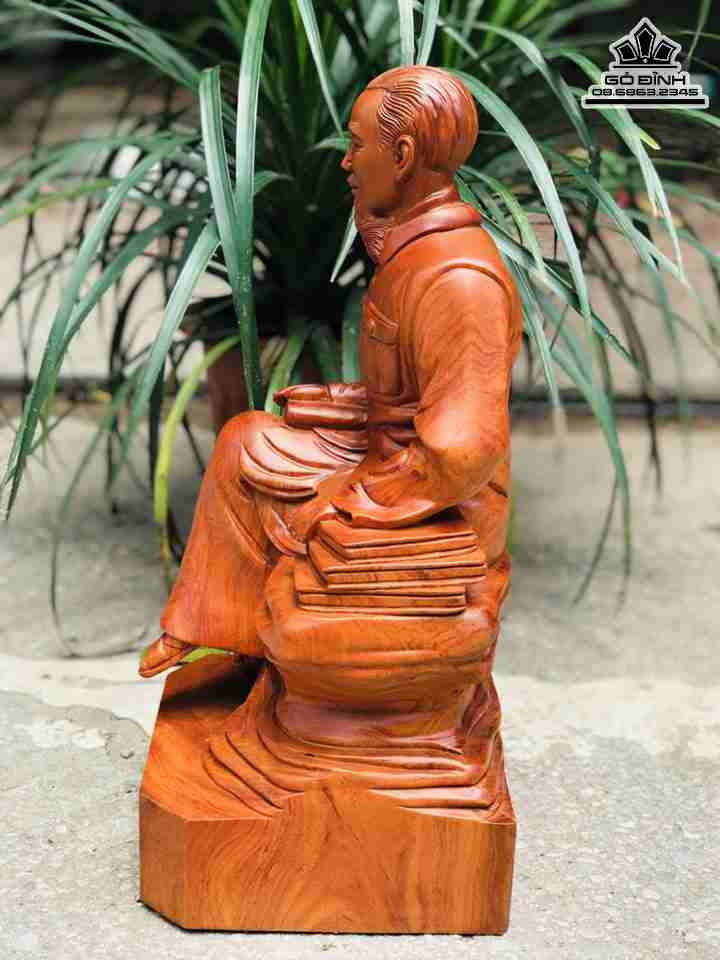 Tuong-Chu-Tich-Ho-Chi-Minh-Ngoi-Go-Huong