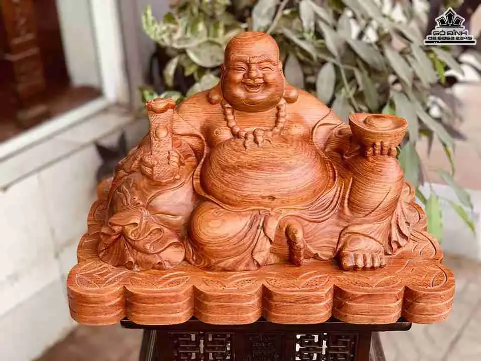 Tuong-Phat-Di-Lac-Ngoi-Go-Huong-2