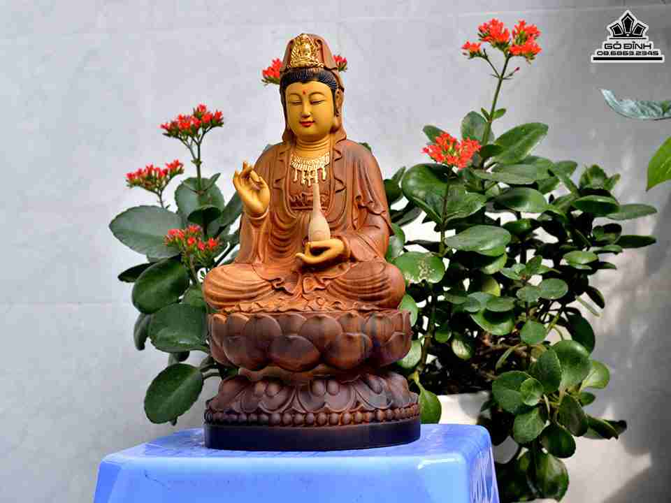 Tuong-Phat-Ba-Quan-Am-Ngoi-Dai-Sen-Go-Bach-Xanh