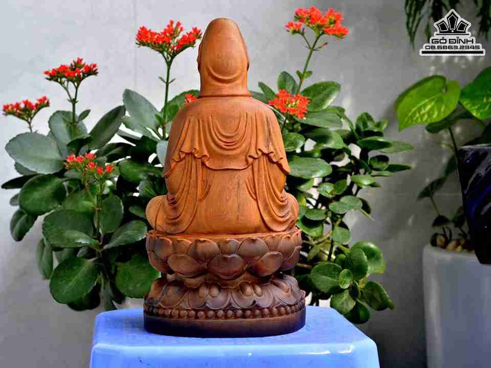 Tuong-Phat-Ba-Quan-Am-Ngoi-Dai-Sen-Go-Bach-Xanh