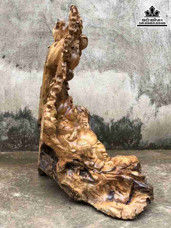 Tuong-Phat-Di-Lac-Ngoi-Goc-Dao-Go