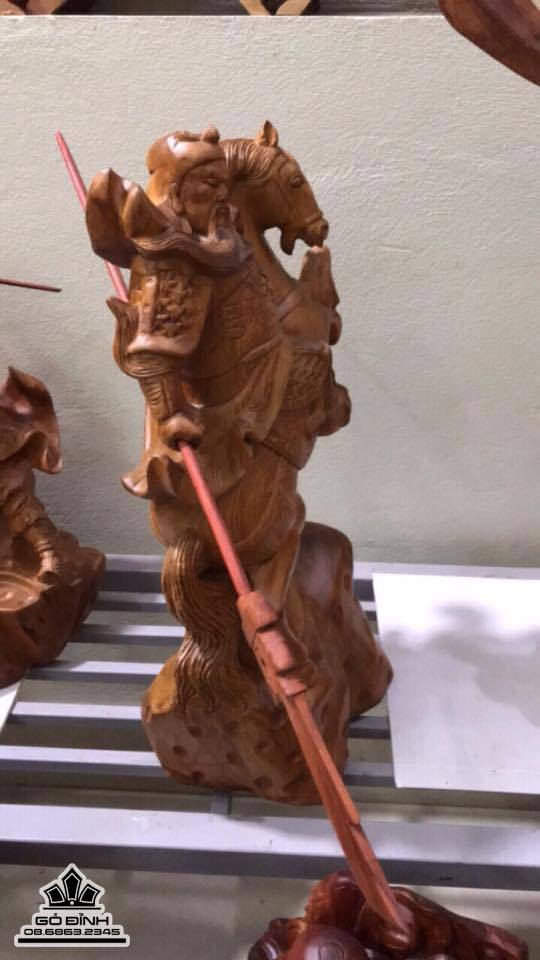 Quan công cưỡi ngựa gỗ hương  1