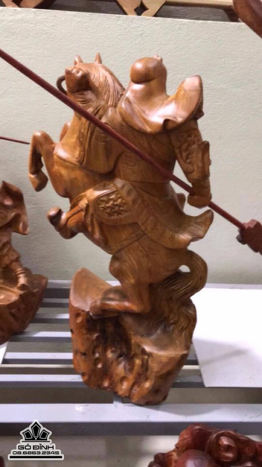 Quan công cưỡi ngựa gỗ hương  2