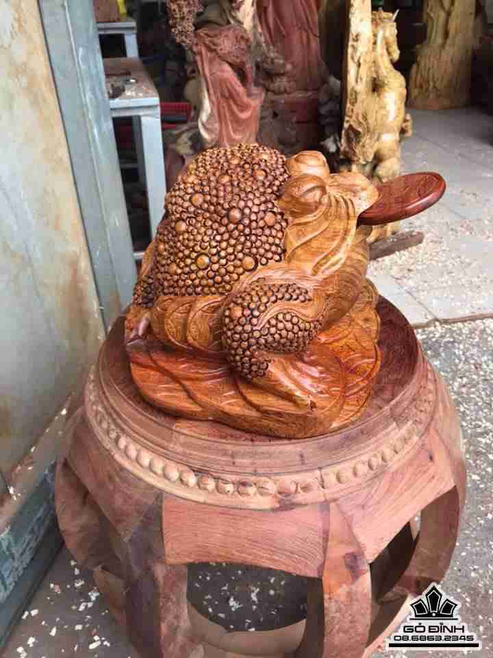 Cóc phú quý gỗ hương 1