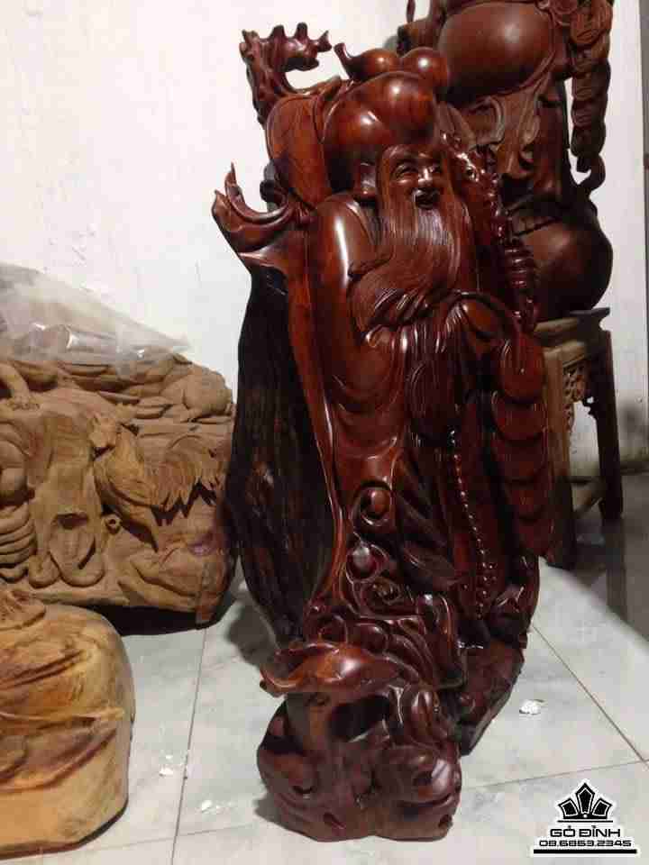 Ông tiên gỗ hương  1