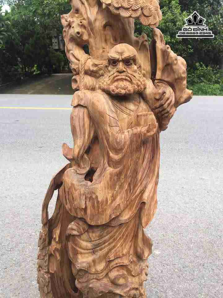 Đạt ma đứng gốc tùng gỗ ngọc am Hà Giang  3