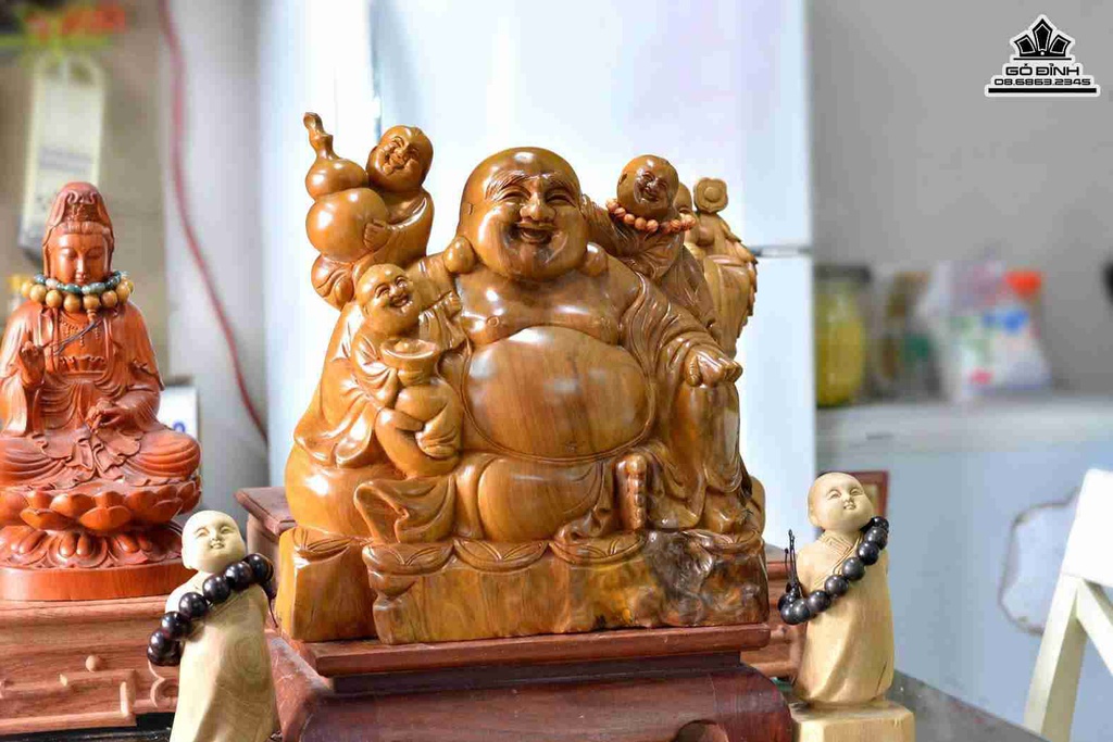 Phật di lặc và tam phúc gỗ bách xanh  1
