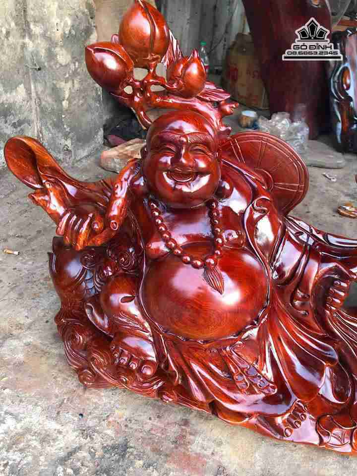 Phật di lặc kéo bao tiền gỗ hương  2