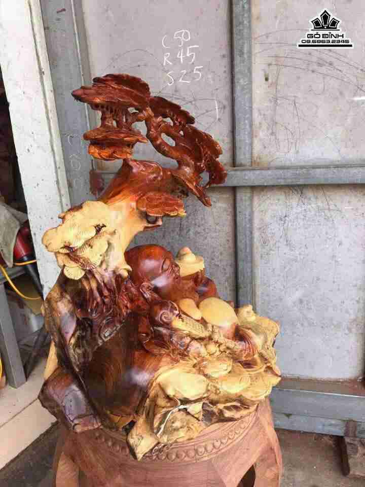 Phật di lặc ngồi gốc tùng gỗ hương  1