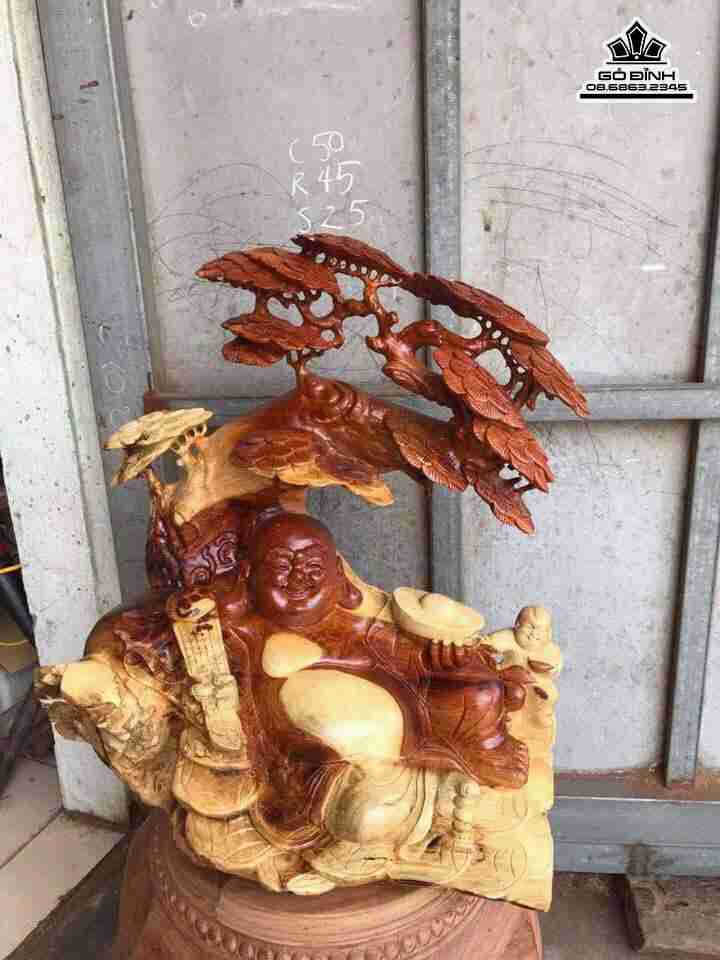 Phật di lặc ngồi gốc tùng gỗ hương  3