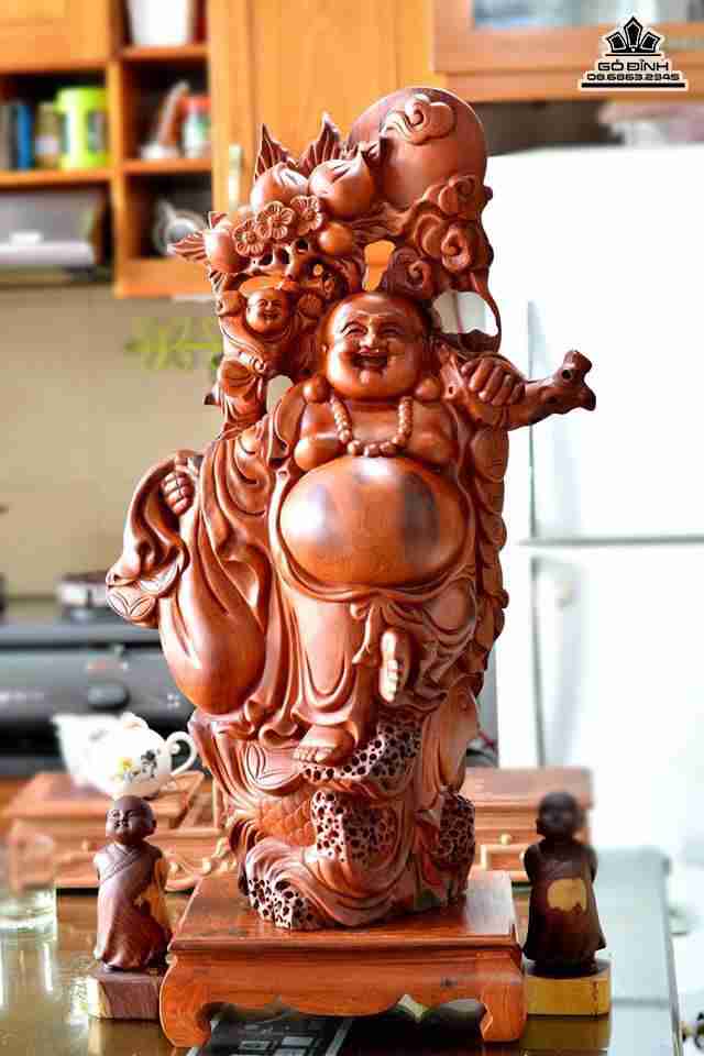 Phật di lặc vác cành đào gỗ hương  1