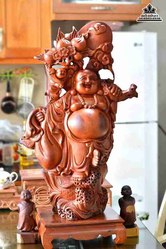 Phật di lặc vác cành đào gỗ hương  2