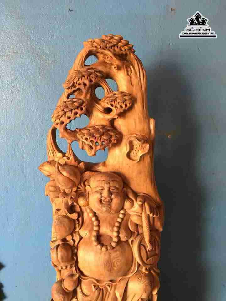 Phật di lặc đứng gốc tùng gỗ Ngọc Am thơm  1