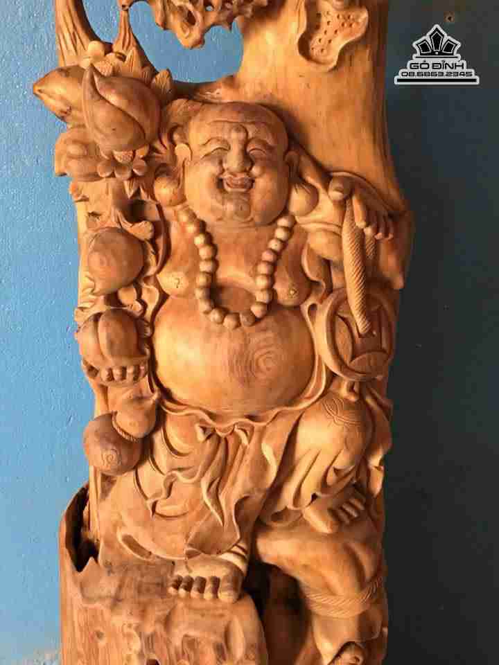 Phật di lặc đứng gốc tùng gỗ Ngọc Am thơm  2
