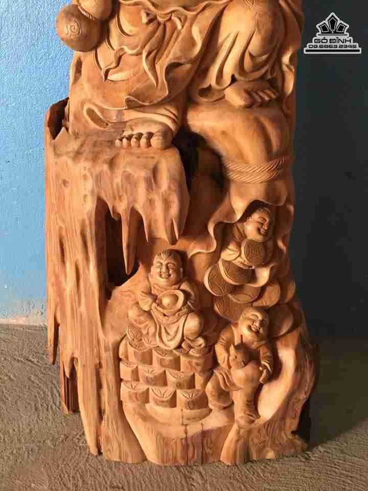 Phật di lặc đứng gốc tùng gỗ Ngọc Am thơm  5