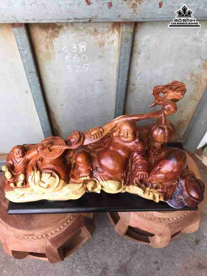 Phật di lặc ngồi vác cành đào gỗ hương  1