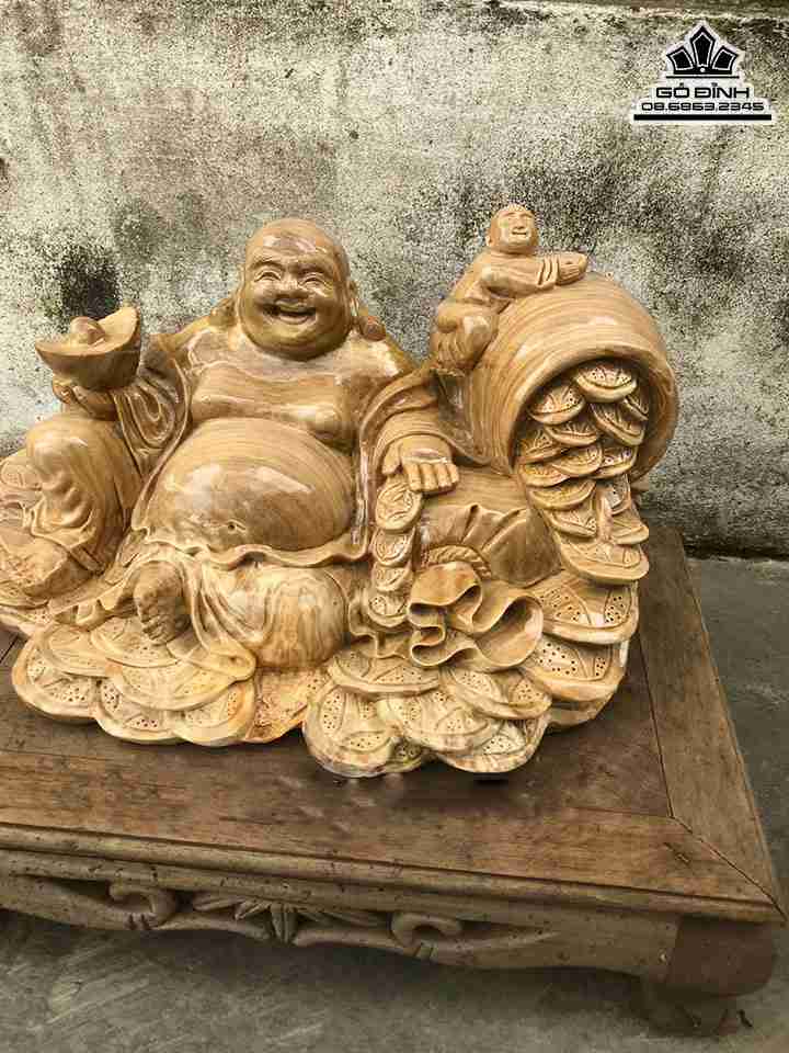 Tuong-Phat-Di-Lac-Ngoi-Nhat-Phuc-Go-Nu-Nghien