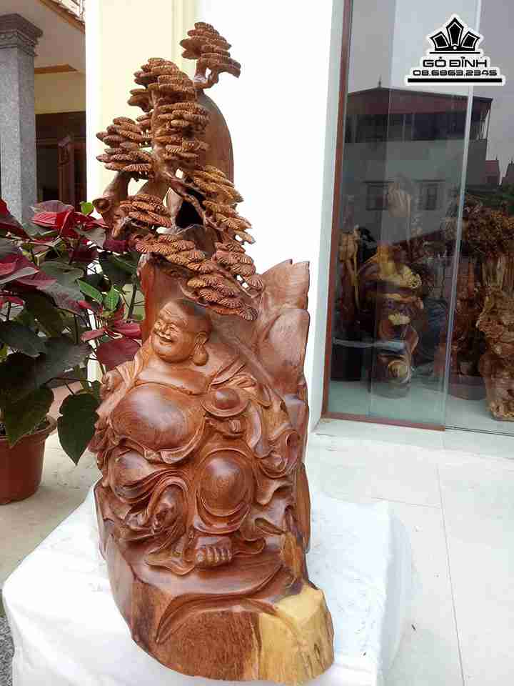 Tuong-Phat-Di-Lac-Ngoi-Goc-Tung-Go