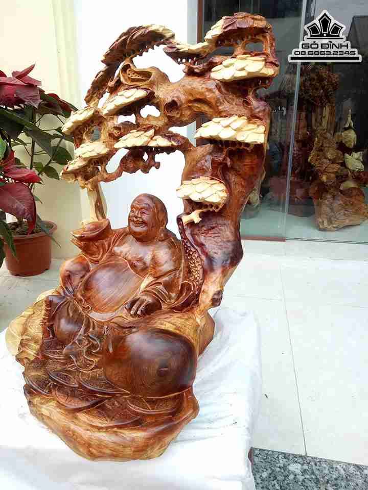 Tuong-Phat-Di-Lac-Ngoi-Goc-Tung-Go