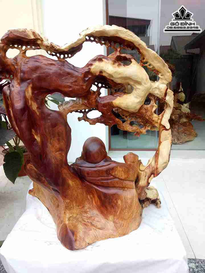 Tuong-Phat-Di-Lac-Ngoi-Goc-Tung-Go-Huong